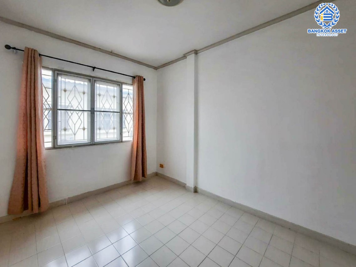 *****ทาวน์เฮ้าส์มือสองนนทบุรี ม.บุศรินทร์ วงแหวน-รัตนาธิเบศร์ เนื้อที่มากถึง 21 ตร.ว. ฟังก์ชัน 3 ห้องนอน 2 ห้องน้ำ 1 ที่จอดรถ พร้อมเข้าอยู่ บนทำเลเดินทางสะดวก ใกล้รถไฟฟ้า "สถานีคลองบางไผ่" และจุดขึ้นทางด่วน "ศรีรัช" ราคาถูก!...